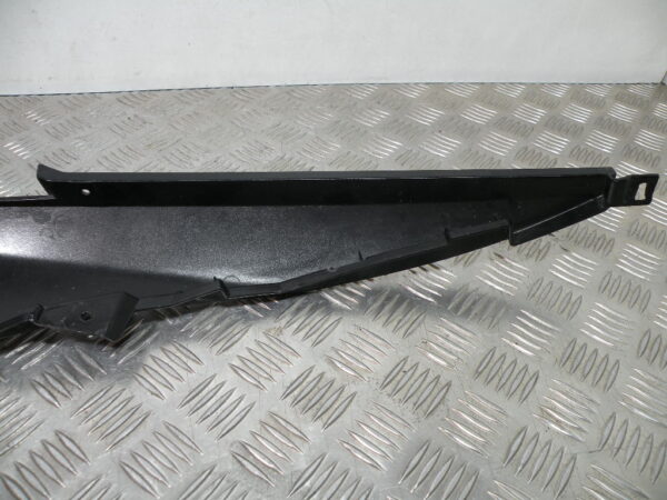 Bas caisse droit Piaggio MP3 400/500 4t (2B000717) (noir)
