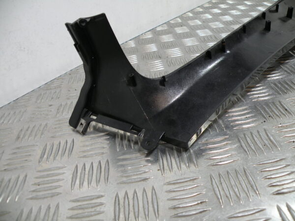 Bas caisse droit Piaggio MP3 400/500 4t (2B000717) (noir)