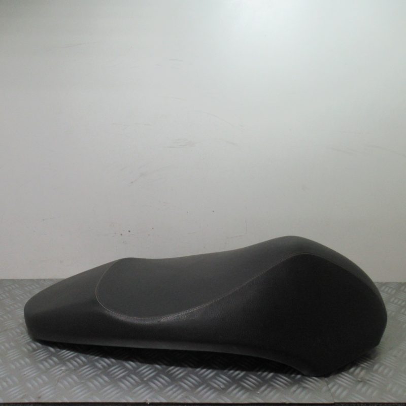 Selle Peugeot Kisbee 50 2t/4t Ph1/Ph2 (2000626600) (1177689700) (vendu dans letat)
