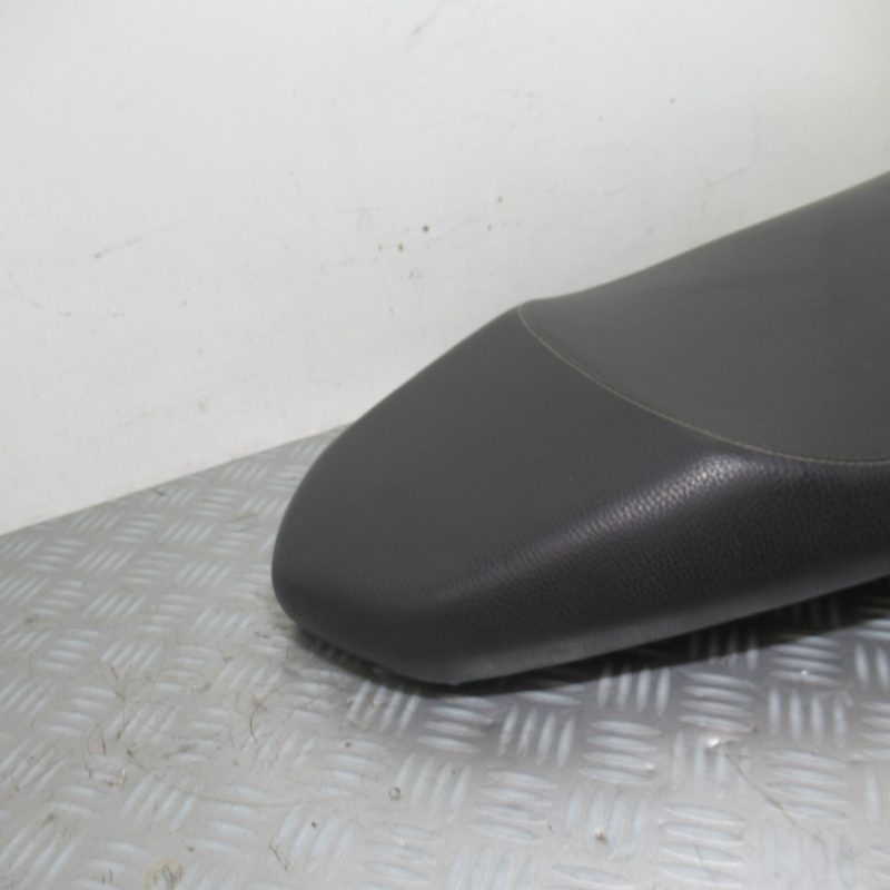 Selle Peugeot Kisbee 50 2t/4t Ph1/Ph2 (2000626600) (1177689700) (vendu dans letat)