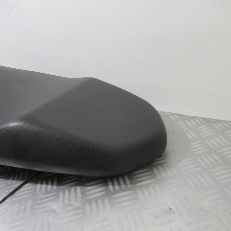 Selle Peugeot Kisbee 50 2t/4t Ph1/Ph2 (2000626600) (1177689700) (vendu dans letat)