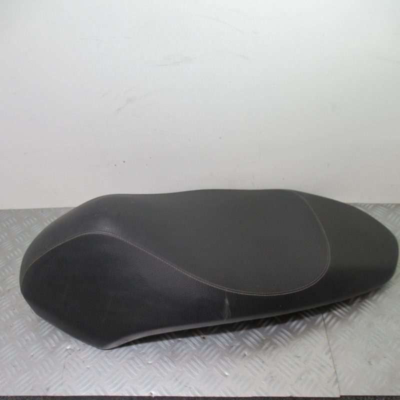 Selle Peugeot Kisbee 50 2t/4t Ph1/Ph2 (2000626600) (1177689700) (vendu dans letat)