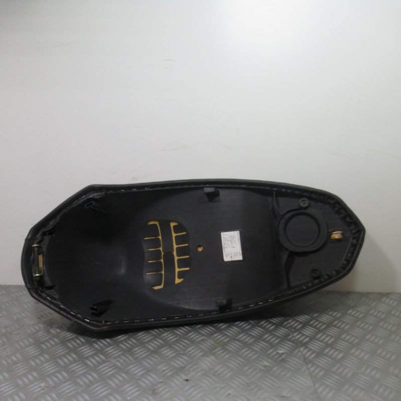 Selle Peugeot Kisbee 50 2t/4t Ph1/Ph2 (2000626600) (1177689700) (vendu dans letat)
