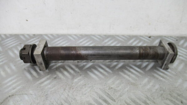 Axe roue arrière + cales KAWASAKI 250 KXF – 2009 –