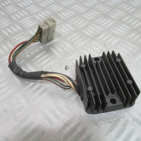 Régulateur de tension YAMAHA 600 XJ – 1988 –