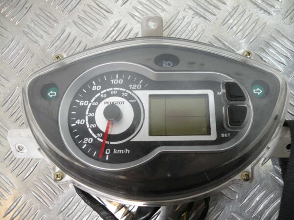 Compteur (22983kms) PEUGEOT 125CC TWEET 4T -2011-