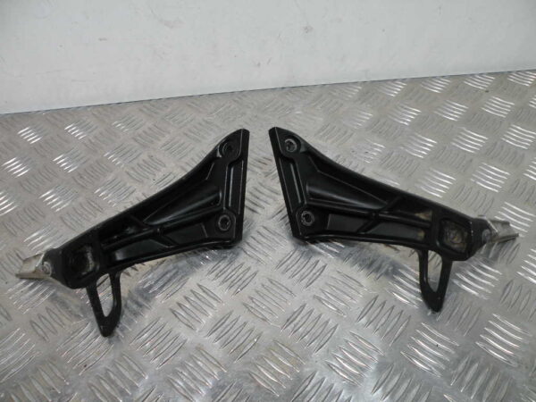 Platine Repose Pied Droite et Gauche SUZUKI GSX B-King 1300CC 4T -2009-