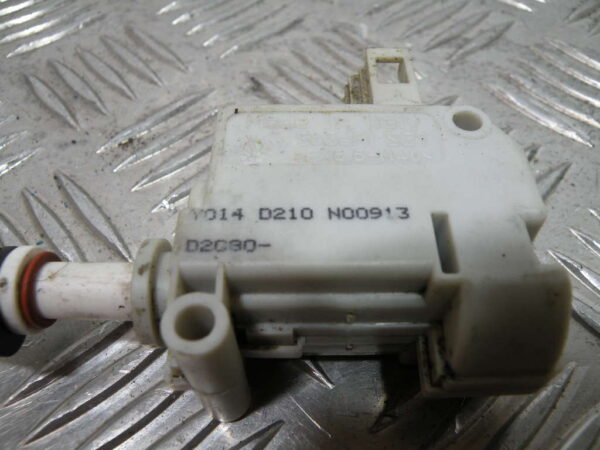 DSCN9375 Moteur d'ouverture de coffre PIAGGIO MP3 300 LT 4T -2014-