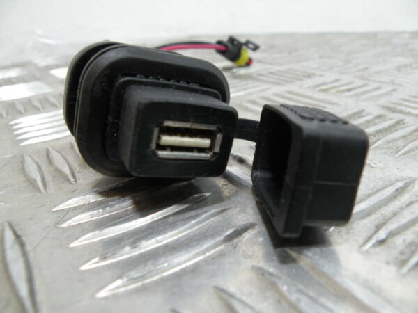 Prise USB PIAGGIO TYPHOON 50 2T -2020-