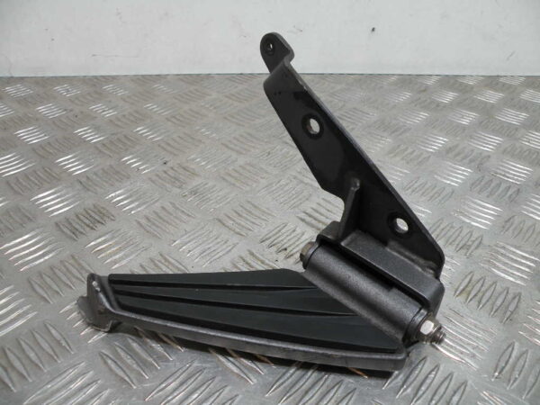Platine repose pied droit PEUGEOT GEOPOLIS 125 4T -2007-