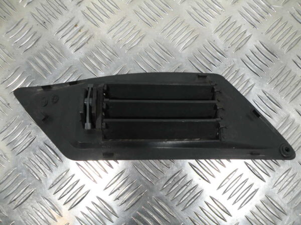 Grille de ventilation droit GILERA NEXUS 125 4T -2018-