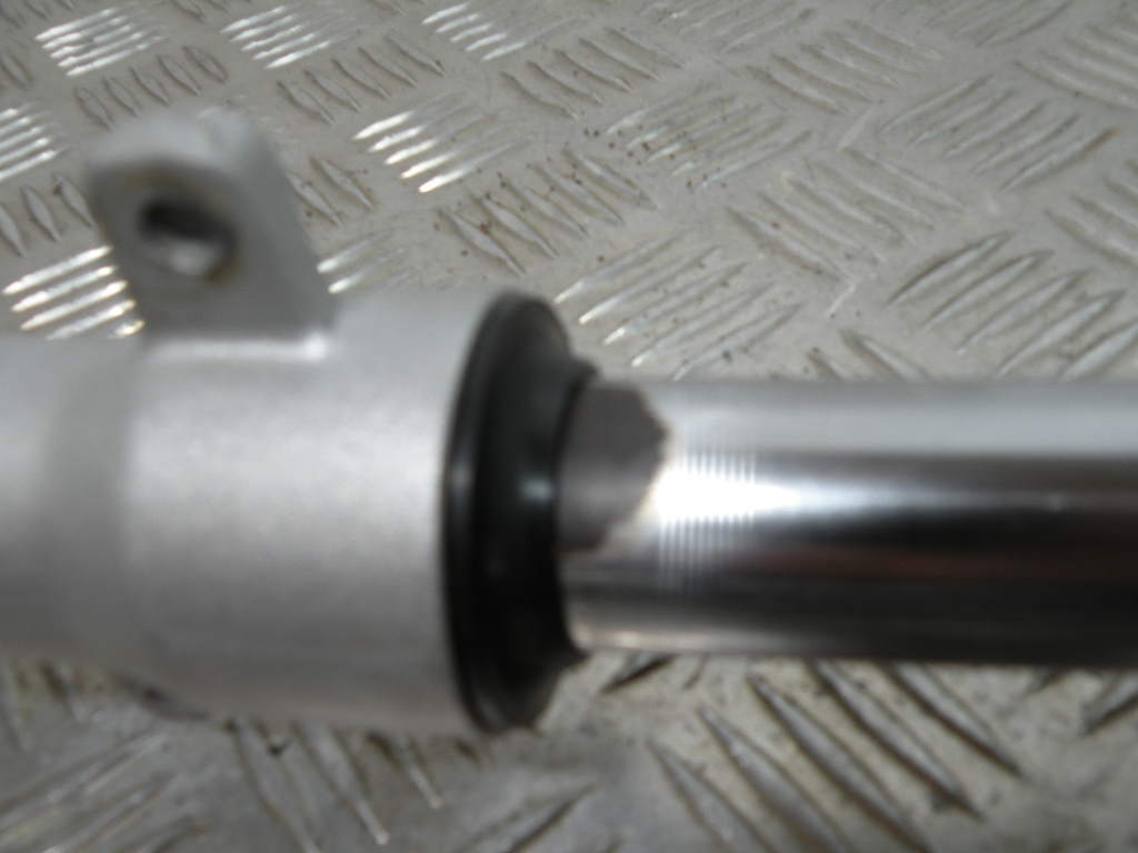 Fourche PEUGEOT KISBEE 50 2T -2019-