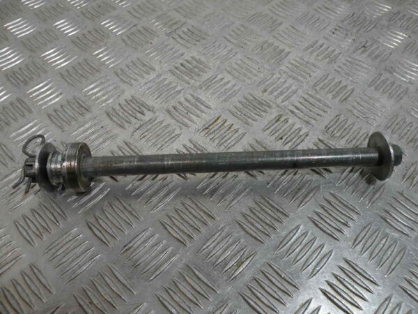 Axe de roue arrière  YAMAHA DIVERSION 600 4t -1995