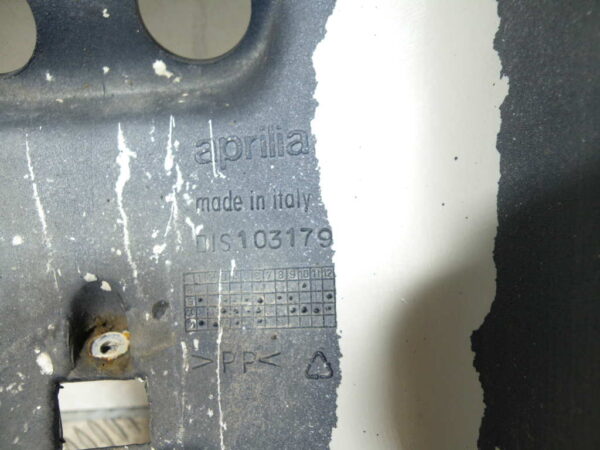 Garde boue arrière APRILIA SCARABEO 125 4t -2003-