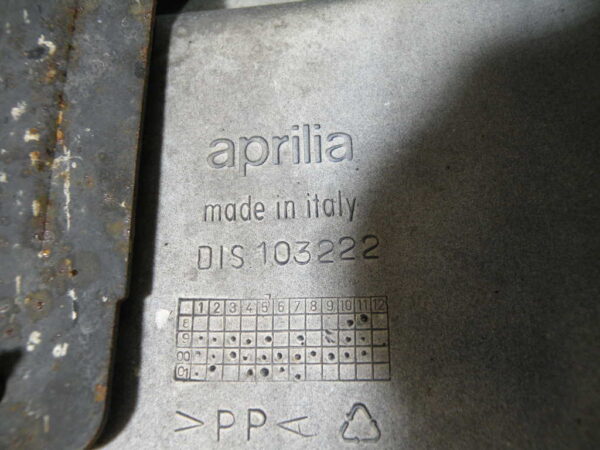 Garde boue avant  APRILIA SCARABEO 125 4t -2003-