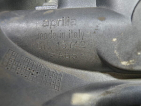 Carénage de phare avant APRILIA SCARABEO 125 4t -2003-