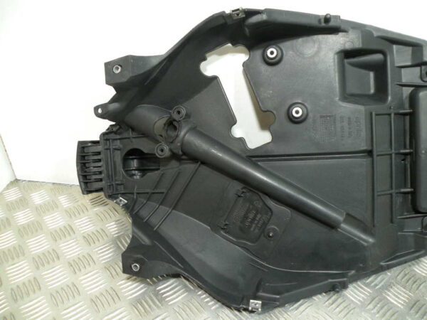 Carénage cache moteur sous selle  APRILIA SCARABEO 125 4t -2003-