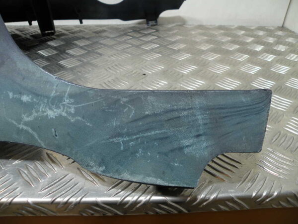Sabot bas de caisse APRILIA SCARABEO 125 4t -2003-