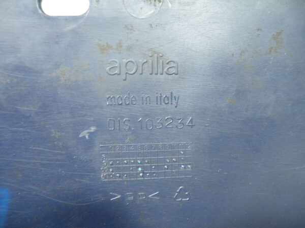 Sabot bas de caisse APRILIA SCARABEO 125 4t -2003-