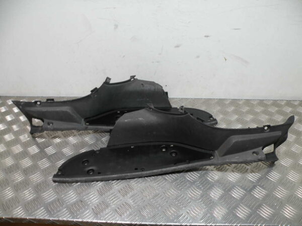 Marche pied APRILIA SCARABEO 125 4t -2003-