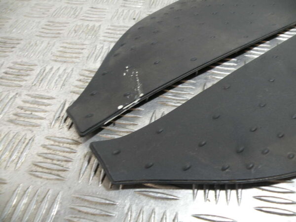Tapis de marche pied APRILIA SCARABEO 125 4t -2003-
