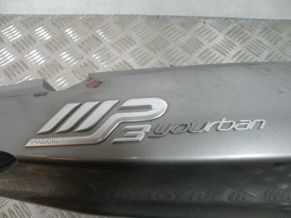 Carénage coque arrière droit PIAGGIO MP3 YOURBAN 125 4t -2011-