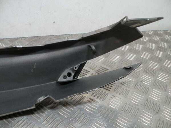 Carénage coque arrière gauche PIAGGIO MP3 YOURBAN 125 4t -2011-