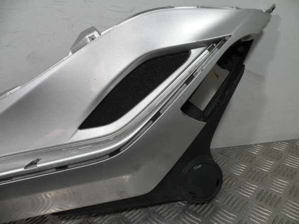 Marche pied gauche PIAGGIO MP3 YOURBAN 125 4t -2011-