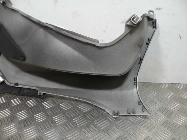Marche pied gauche PIAGGIO MP3 YOURBAN 125 4t -2011-