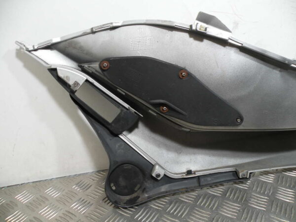 Marche pied gauche PIAGGIO MP3 YOURBAN 125 4t -2011-