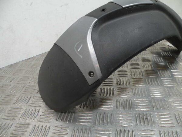 Garde boue avant droit PIAGGIO MP3 YOURBAN 125 4t -2011-