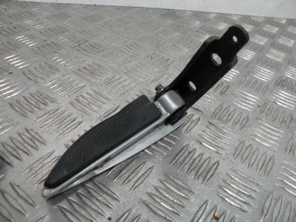 Repose pieds arrière PIAGGIO MP3 YOURBAN 125 4t -2011-