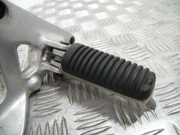 Platine repose-pied droit YAMAHA XJ6 DIVERSION 600 4t -1998-