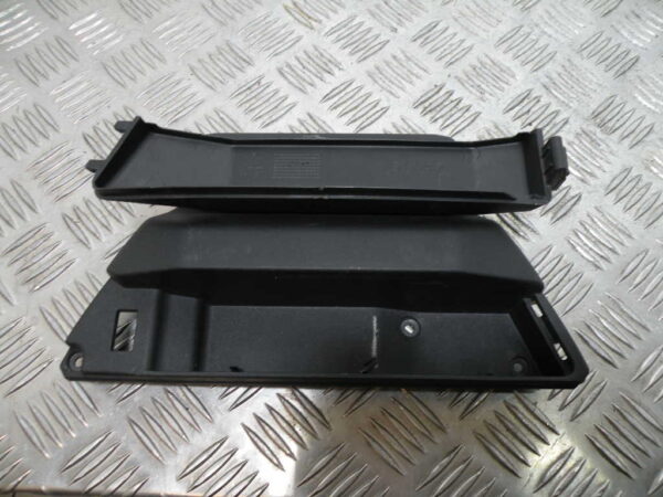 Carénage trappe batterie BEVERLY 350 4t -2013-