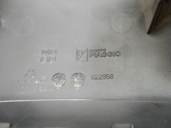 Couvre guidon inférieur PIAGGIO MP3 400 4t -2010-