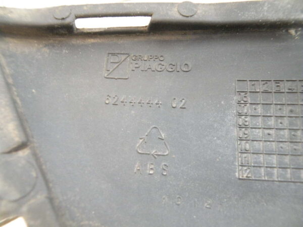 Cache carénage latéral gauche PIAGGIO MP3 400 4t -2010-