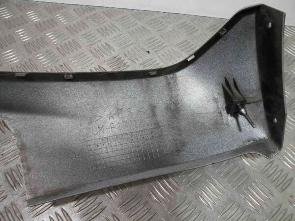Sabot bas de caisse gauche YAMAHA TRICITY 125 4t -2016-
