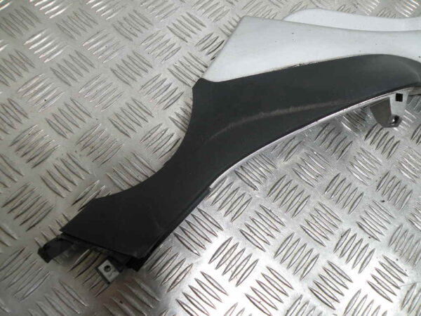 Sabot bas de caisse gauche GILERA  FUOCO 500 4t -2010-