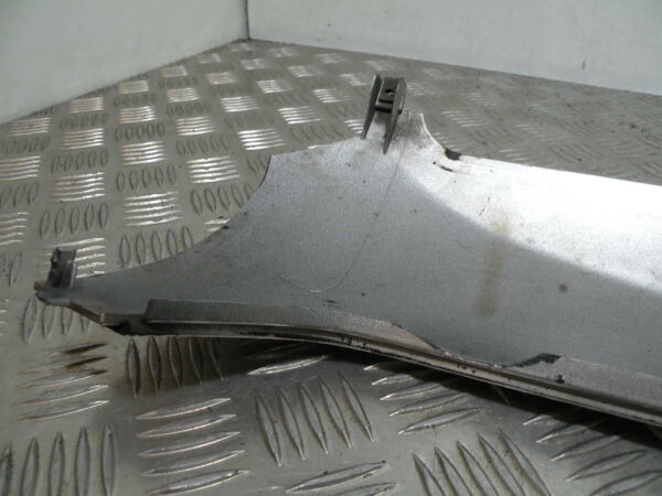 Sabot bas de caisse gauche GILERA  FUOCO 500 4t -2010-
