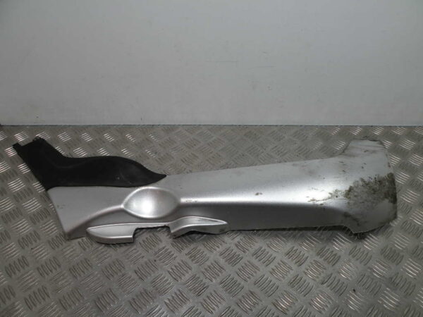 Sabot bas de caisse droit GILERA  FUOCO 500 4t -2010-