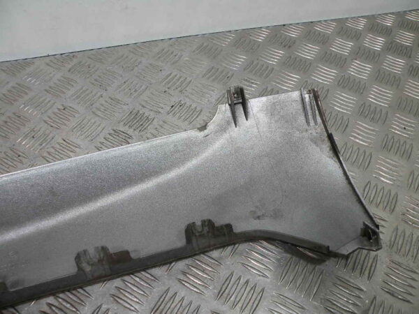 Sabot bas de caisse droit GILERA  FUOCO 500 4t -2010-