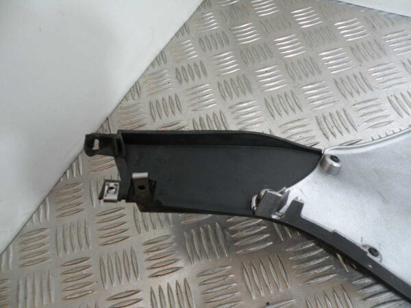 Sabot bas de caisse droit GILERA  FUOCO 500 4t -2010-