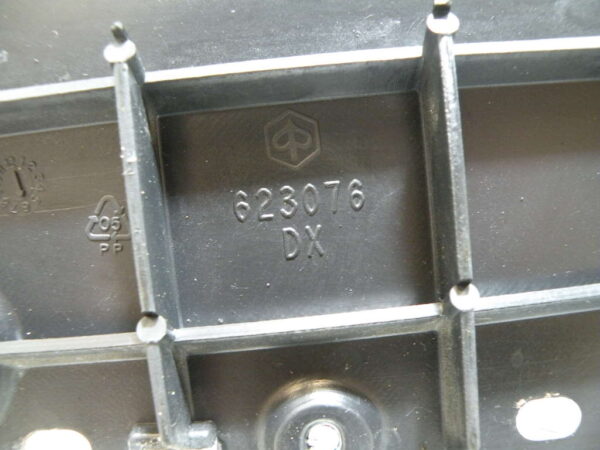 Marche pied droit GILERA  FUOCO 500 4t -2010-