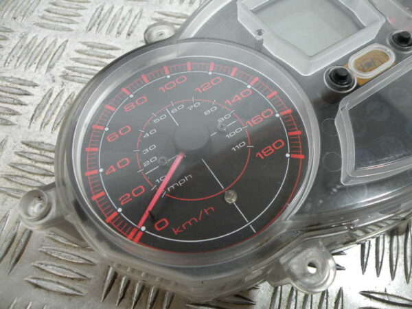 Compteur (74 614 km) GILERA  FUOCO 500 4t -2010-