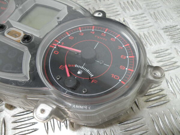Compteur (74 614 km) GILERA  FUOCO 500 4t -2010-
