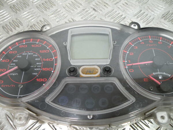Compteur (74 614 km) GILERA  FUOCO 500 4t -2010-