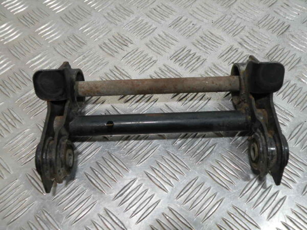 Support moteur  YAMAHA MAJESTY 125 4t -2003-