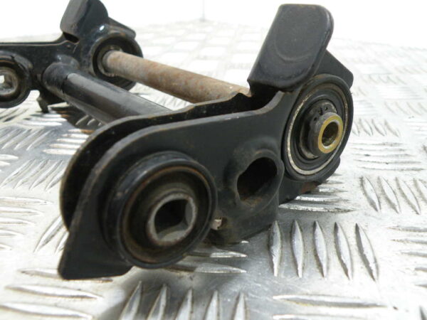 Support moteur  YAMAHA MAJESTY 125 4t -2003-
