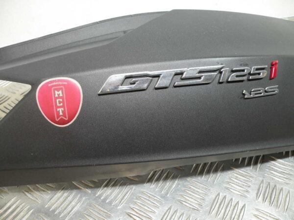 Coque arrière gauche SYM GTS 125I  4t -2014-