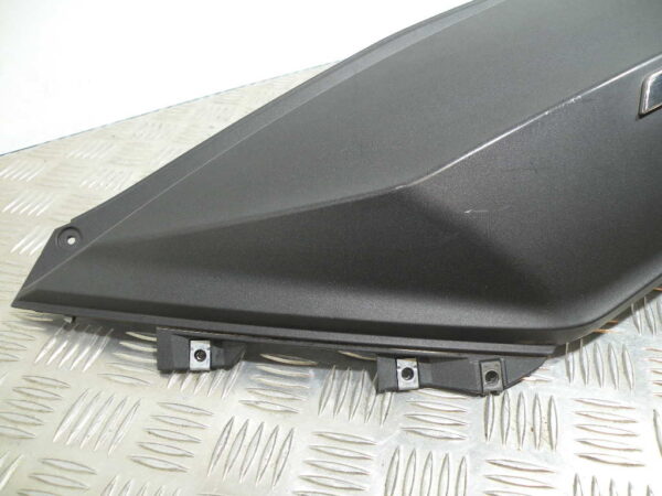 Coque arrière droite SYM GTS 125I  4t -2014-